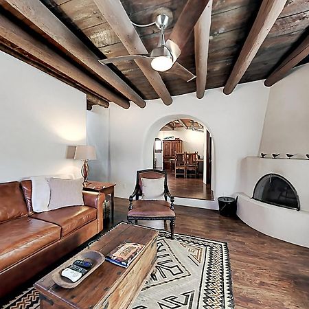 Villa Pueblo Revival Taos Exterior foto
