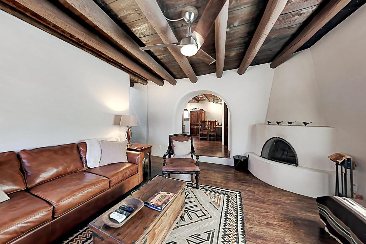 Villa Pueblo Revival Taos Exterior foto