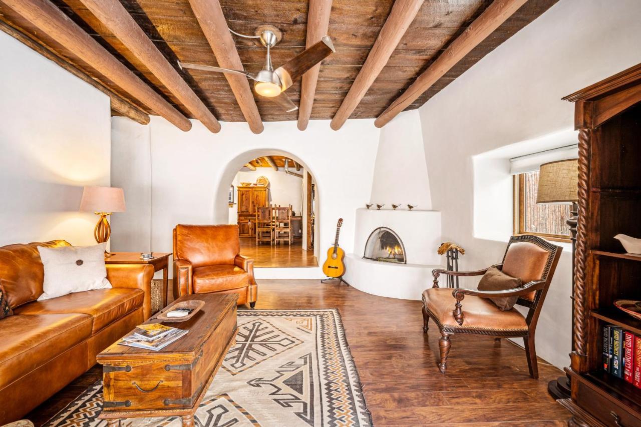 Villa Pueblo Revival Taos Exterior foto