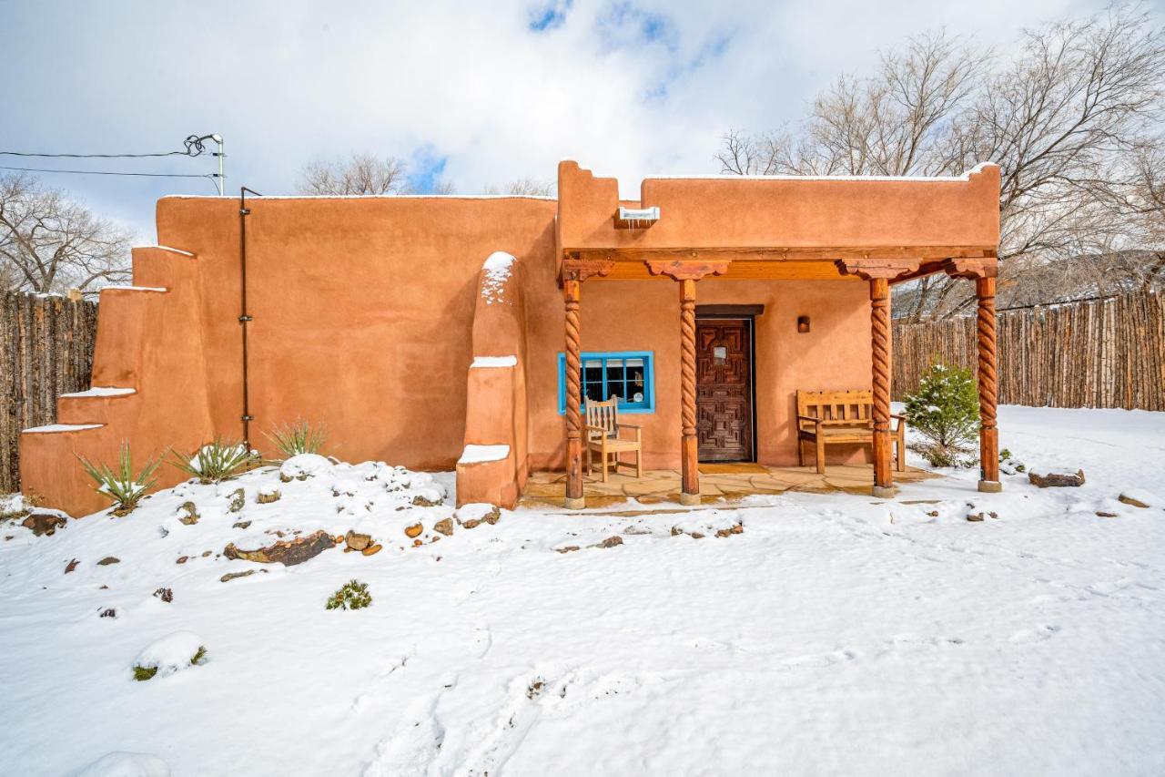 Villa Pueblo Revival Taos Exterior foto