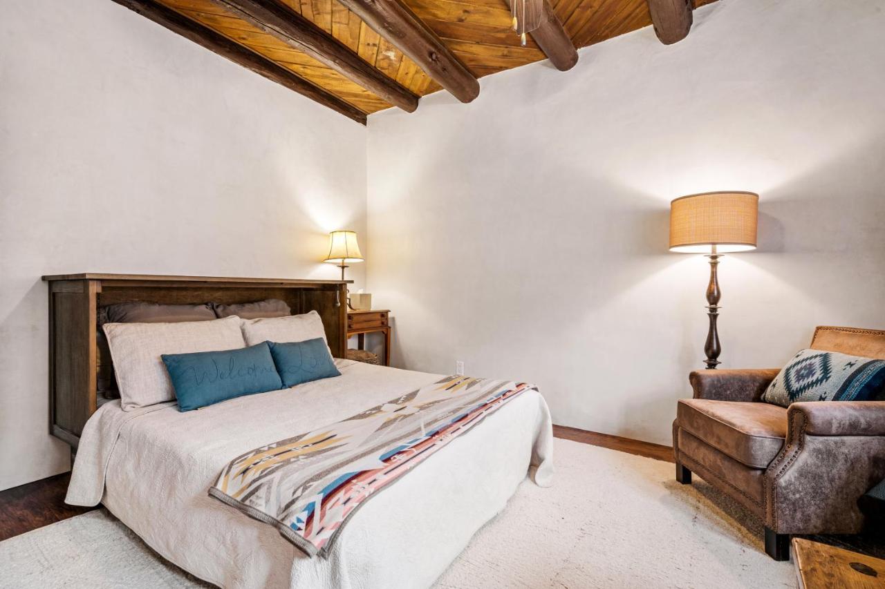 Villa Pueblo Revival Taos Exterior foto