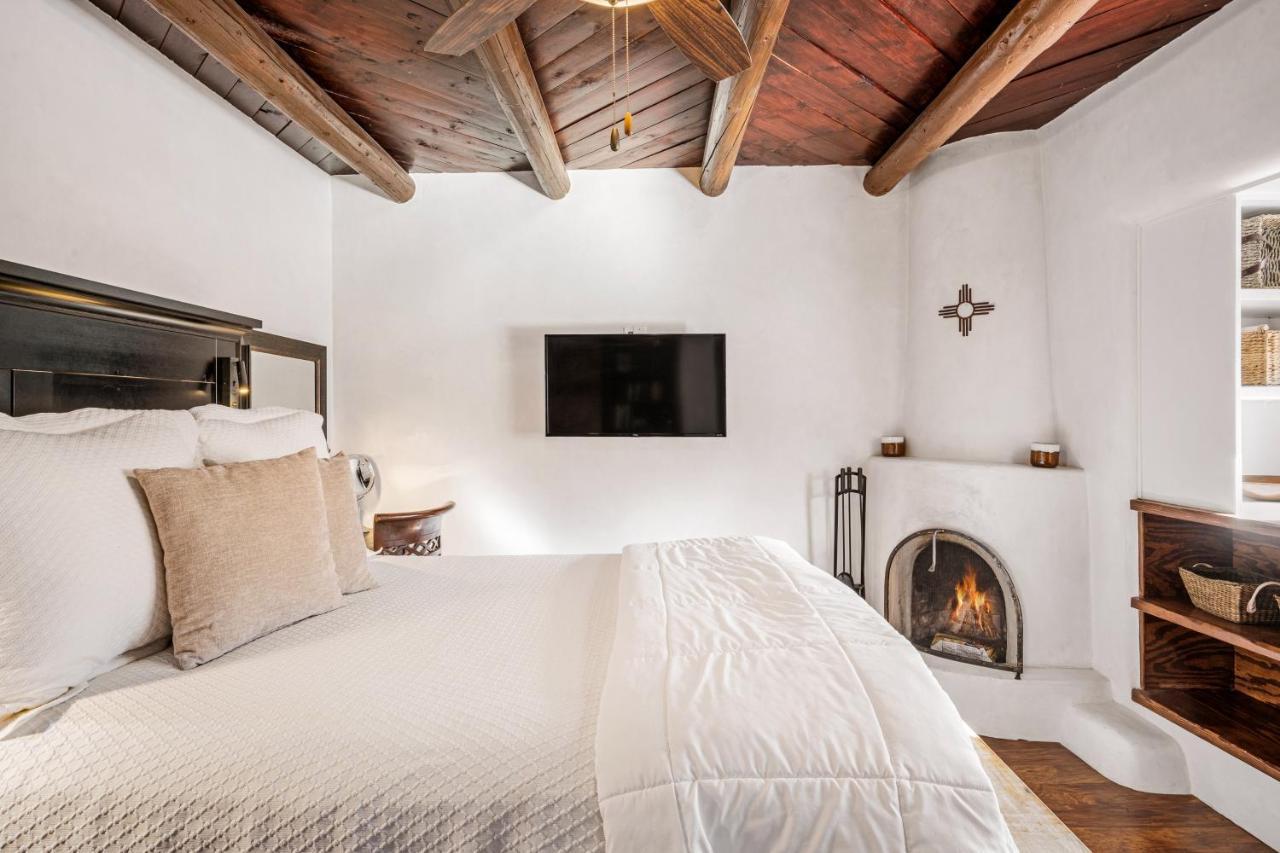 Villa Pueblo Revival Taos Exterior foto