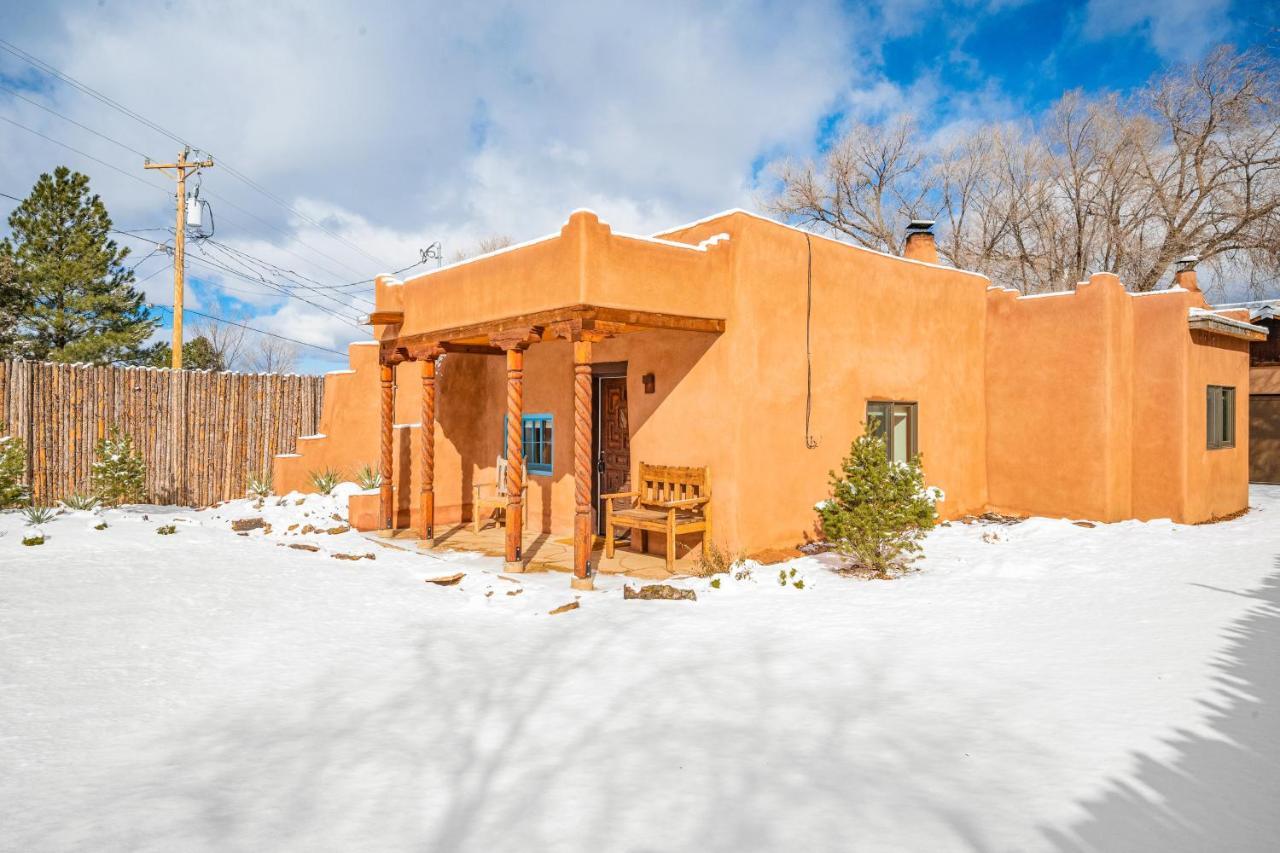 Villa Pueblo Revival Taos Exterior foto